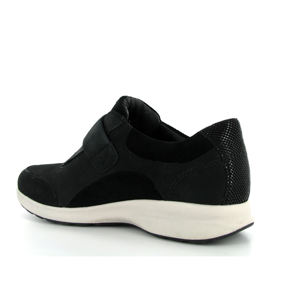 un adorn lo clarks