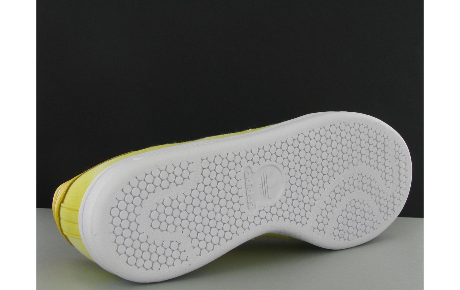 pw hu holi stan smith