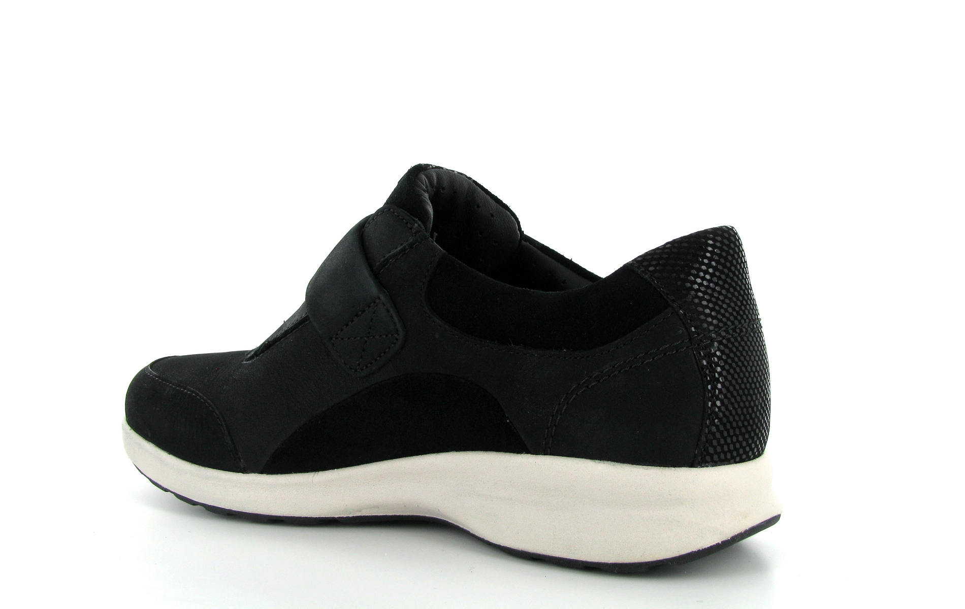 un adorn lo clarks